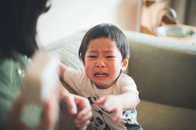 Khủng hoảng tuổi lên 2 ở trẻ