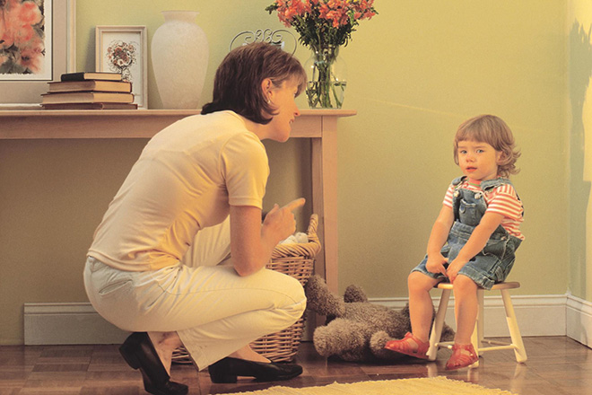 Mẹ phạt trẻ timeout