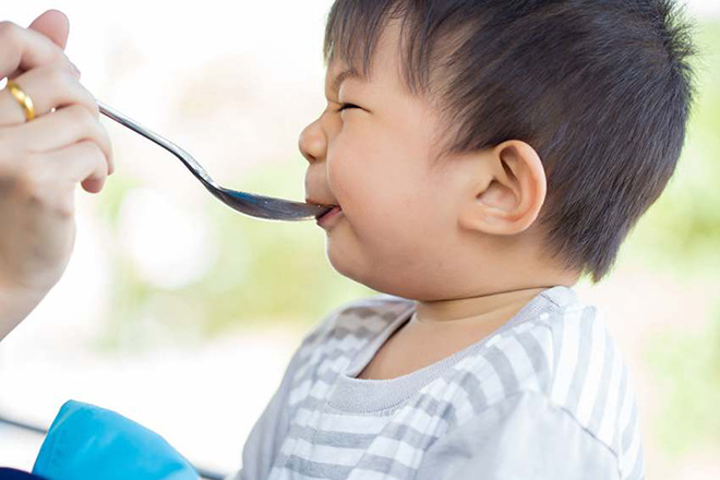 Bé 1 tuổi biếng ăn uống