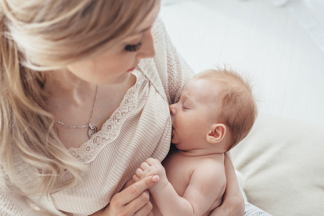 Nuôi con bằng sữa mẹ