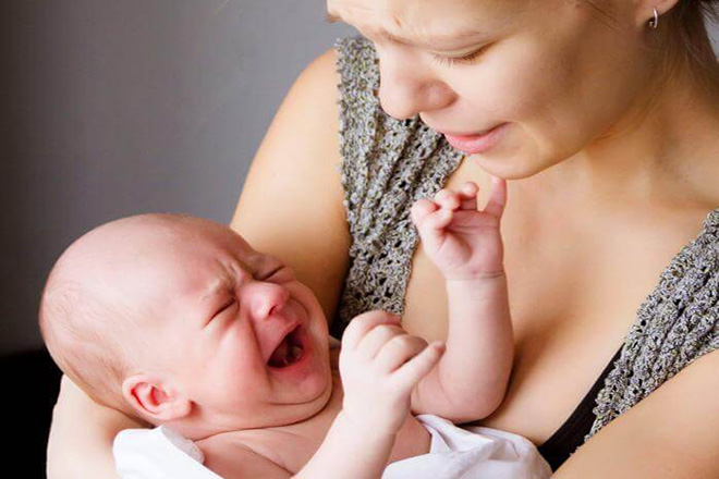 Mẹ gặp khó khăn khi cho con bú