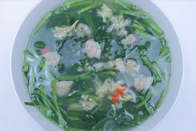 Canh rau muống nấu nghêu