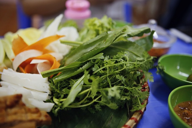 rau ăn kèm nem nướng