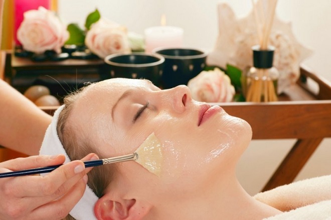 trị mụn đầu đen bằng trứng gà