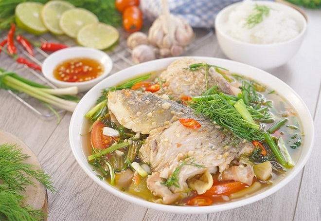 canh cá nấu chua