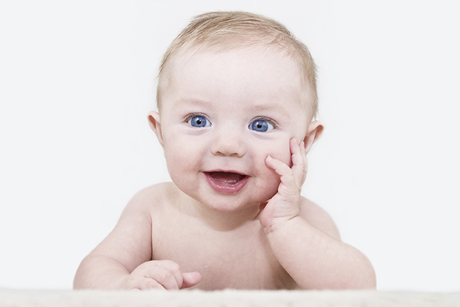 Tầm nhìn của bé 4 tháng tuổi tốt hơn trước nhiều