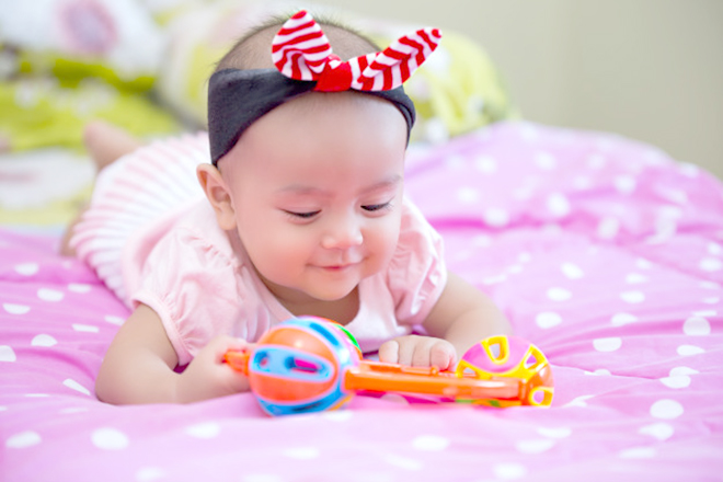 Đồ chơi phù hợp cho trẻ 4 tháng