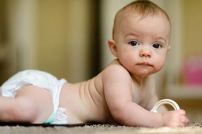 Bé chảy nước miếng nhiều