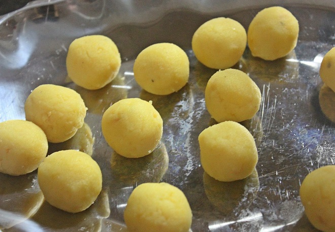 tạo hình nhân bánh bột lọc