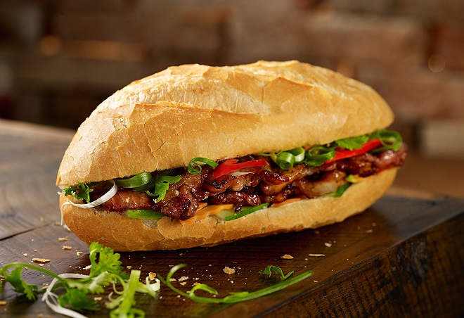 bánh mì kẹp thịt nướng