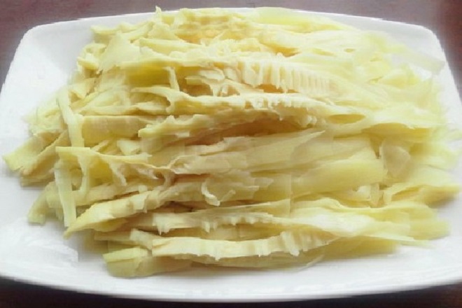 luộc măng chín