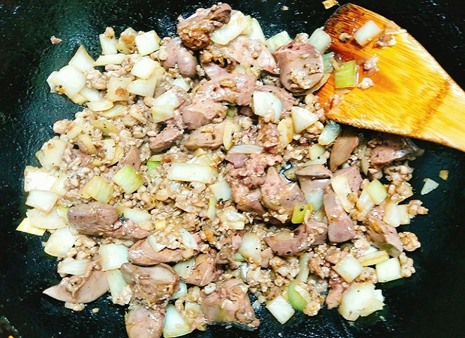 xào hành tây với gan gà