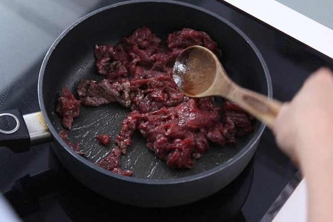 xào thịt bò