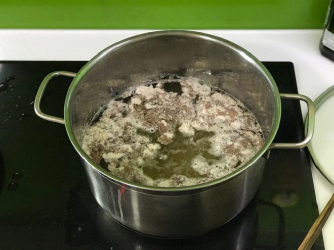 nấu nước lèo cho bún riêu cua