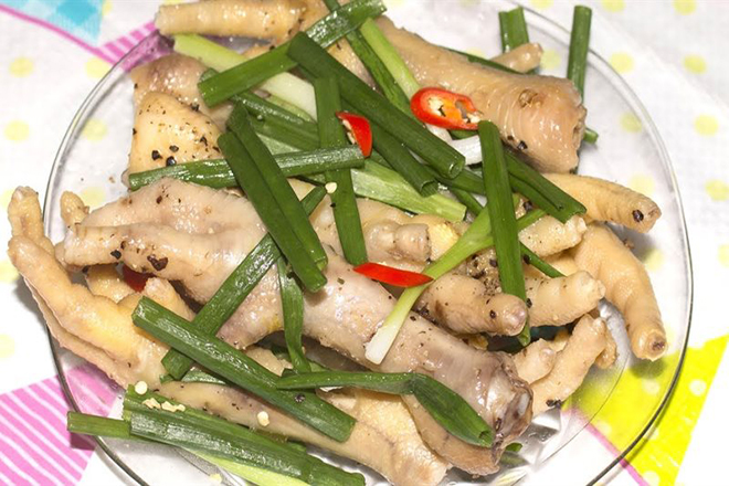 Cách làm chân gà hấp hành không khó