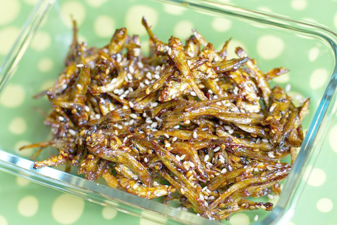 Cá cơm khô chiên ngọt
