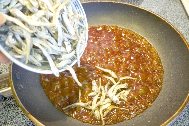 Cá cơm chiên giòn vị ngọt