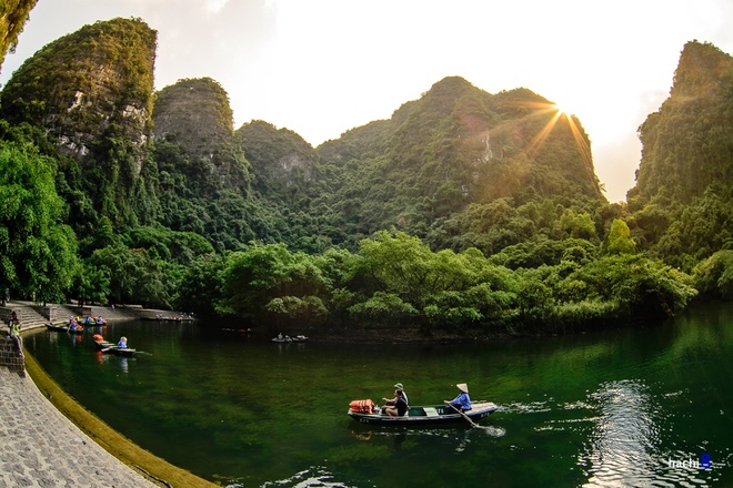 Động Am Tiên bức tranh thiên nhiên vừa hùng vĩ lại nên thơ