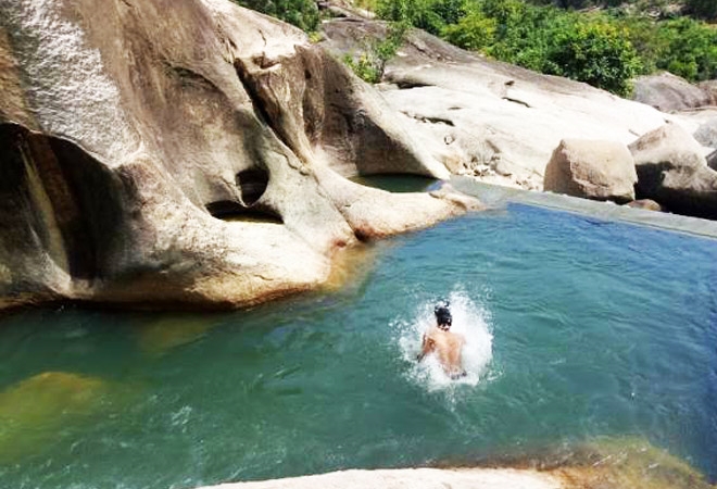 Đến Suối Ba Hồ để hòa mình vào dòng nước mát