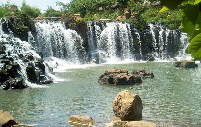 Ẩn mình giữa Đà Lạt thơ mộng, hồ Ankcroet như một viên ngọc trai đen bị bỏ quên