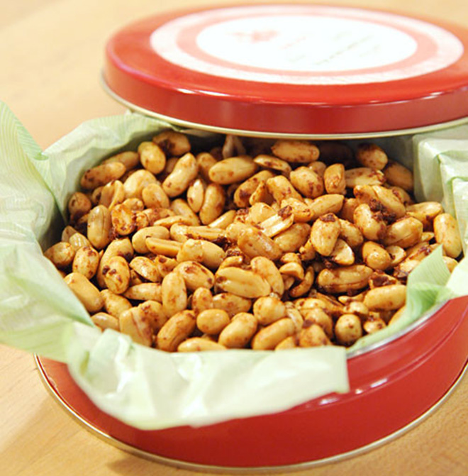 Đậu phộng cất trong hộp