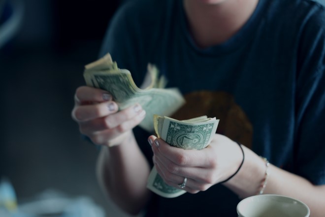 Chi phí điều trị luôn là nỗi đắn đo của chị em, tuy nhiên đừng vì ham rẻ mà chọn dịch vụ kém chất lượng nhé!