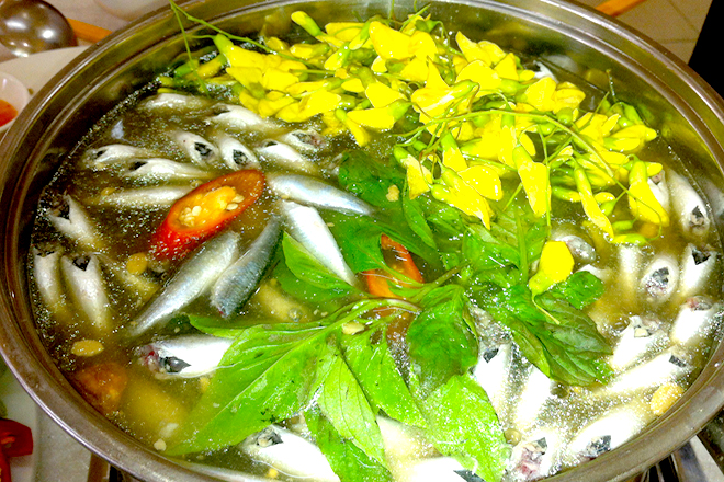 Lẩu cá linh điên điển