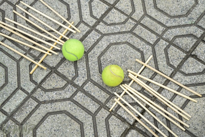 Banh đũa hay những trò chơi dân gian chắc chắn sẽ khiến trẻ thích thú