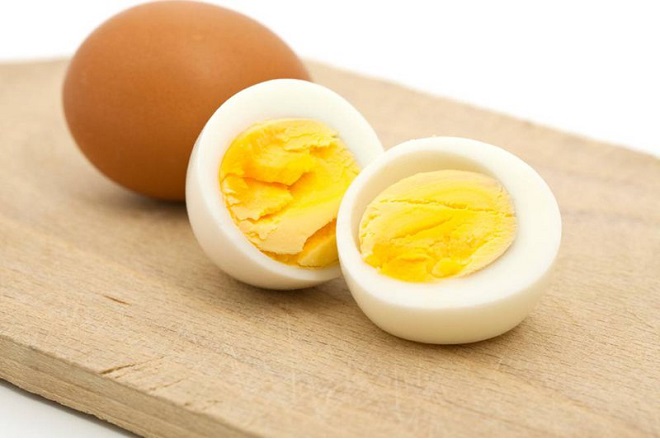 hút mụn cám bằng trứng gà
