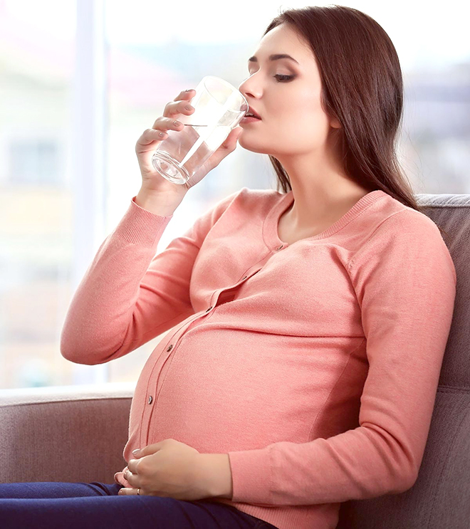 Bà bầu uống nước