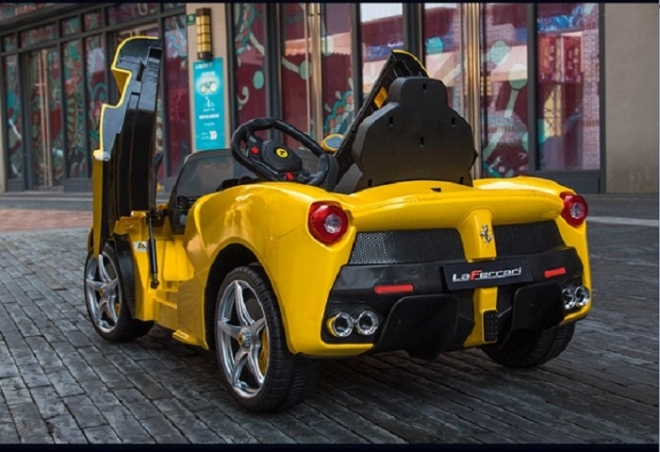 Hình ảnh xe ô tô trẻ em tự lái Ferrari 82700