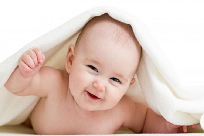 Em bé sơ sinh bị nấc cụt
