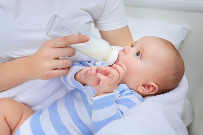 Táo bón do uống sữa công thức