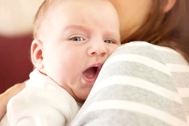Sự phát triển của bé 2 tháng