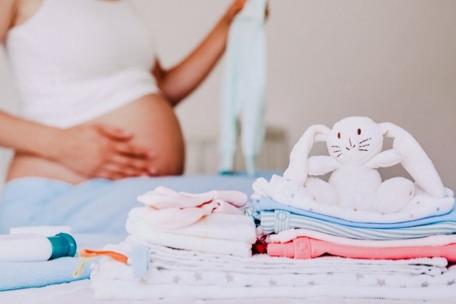 Mẹ nên chuẩn bị đồ sinh và xếp gọn gàng vào giỏ vào tuần này