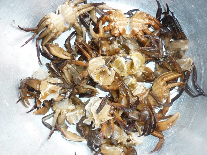 cua đồng nấu lẩu