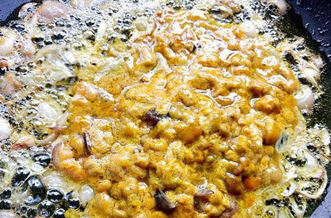 gạch cua nấu lẩu