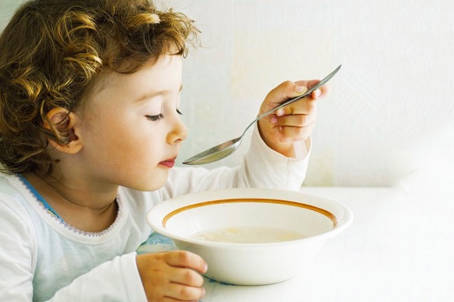 Phòng bệnh cho trẻ mùa lạnh bằng cách bổ sung tinh bột