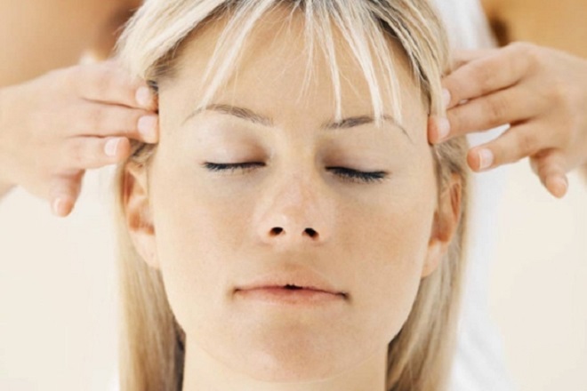 phuong phap massage tri dau dau