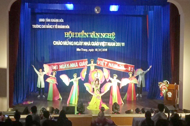 Văn nghệ tri ân thầy cô