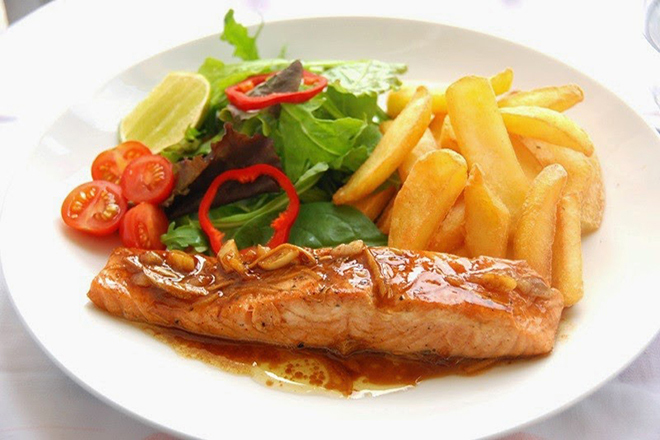Cá hồi sốt bơ tỏi