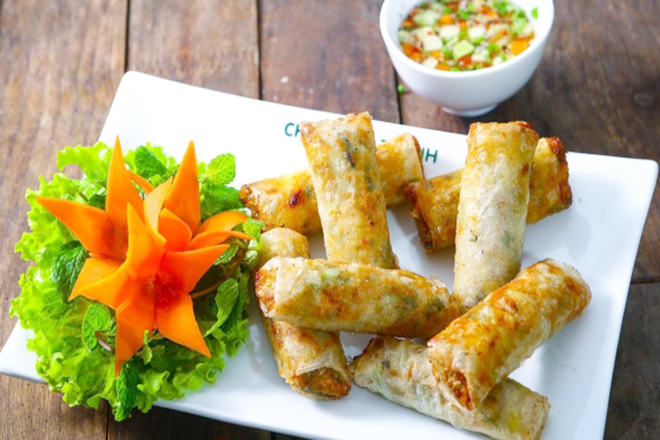 Trang trí đĩa chả giò