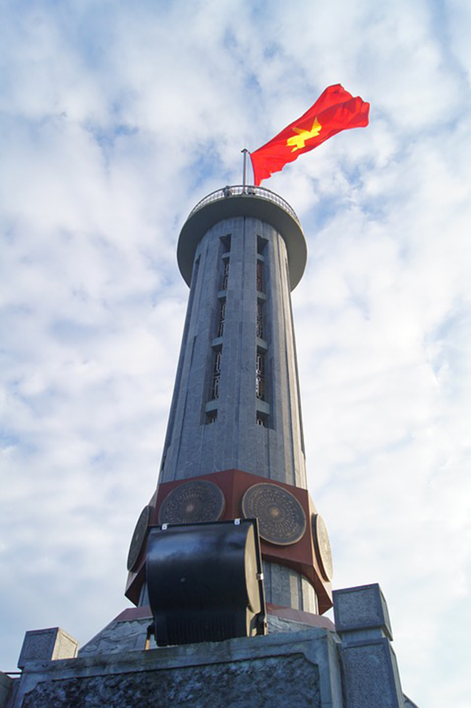 Cột cờ Lũng Cú