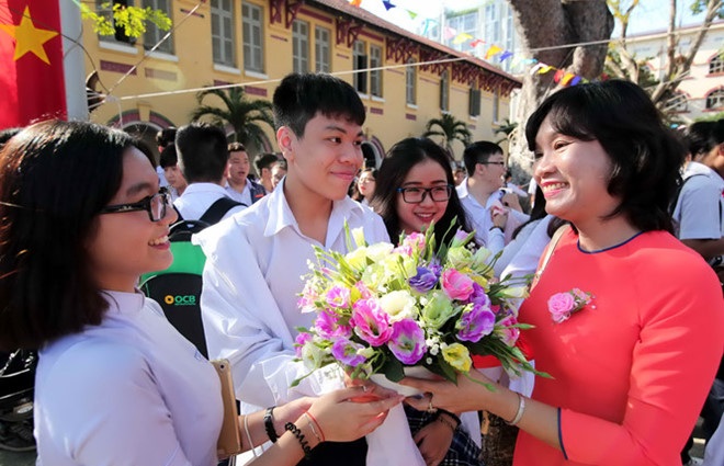 qua tang ngay nha giao viet nam