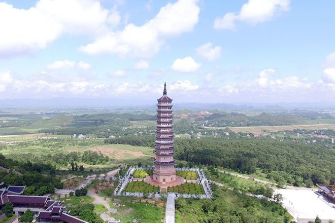 Bảo tháp tại chùa Bái Đính