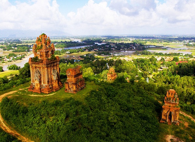 Tháp Bánh Ít