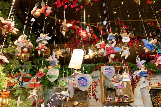 Cửa hàng mùa Noel