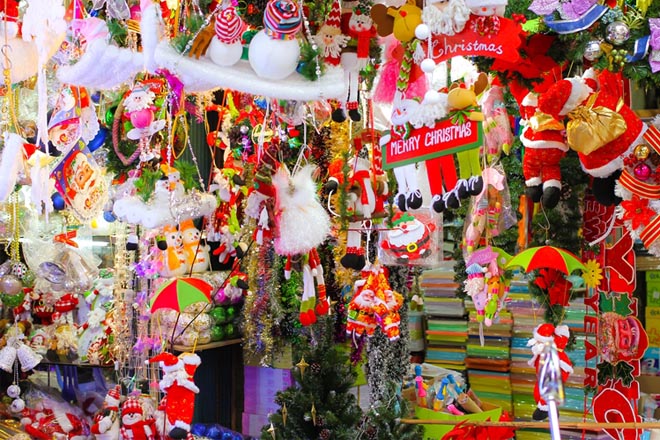 Cửa hàng bán đồ Noel