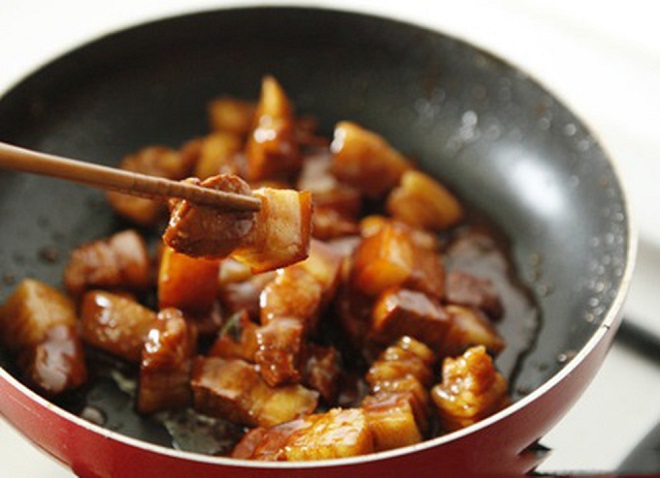 thịt kho mắm ruốc