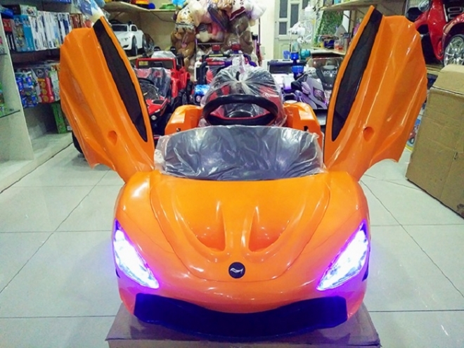 Xe điện trẻ em Mclaren 2019